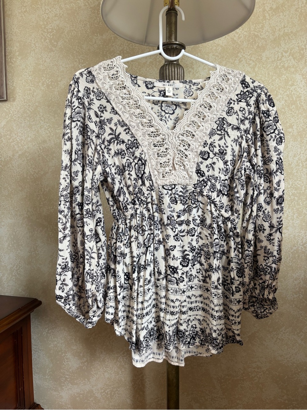 Boho Lace-Trim Floral Peasant Top in Navy & Cream - Size: small